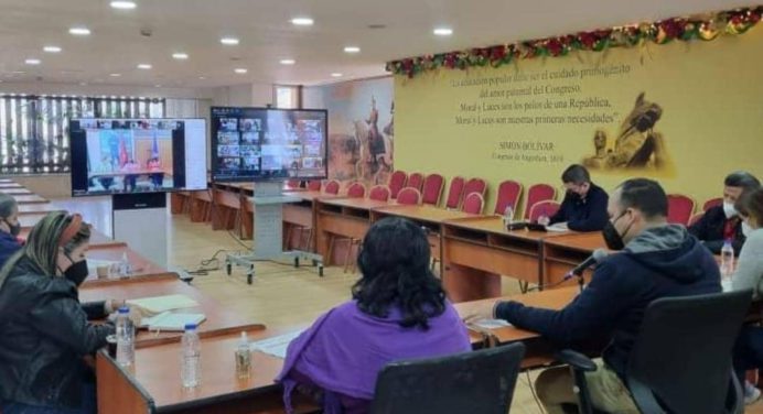 Ministra de Educación evaluó planificación para el retorno a clases