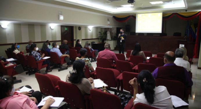Personal de la Fundación El Niño Simón recibe capacitación
