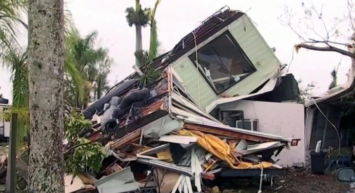 Tornado deja destrucción a su paso por el suroeste de la Florida