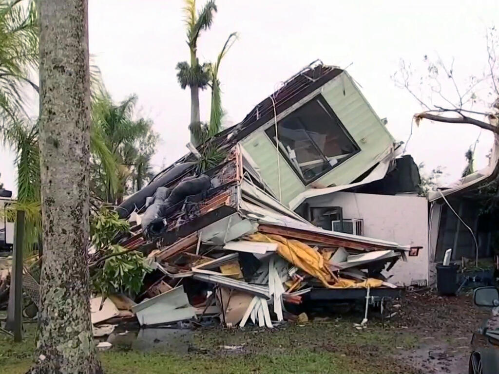Tornado deja destrucción a su paso por el suroeste de la Florida