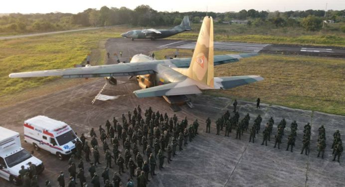 Venezuela refuerza militarmente la frontera con Colombia tras los enfrentamientos entre guerrillas