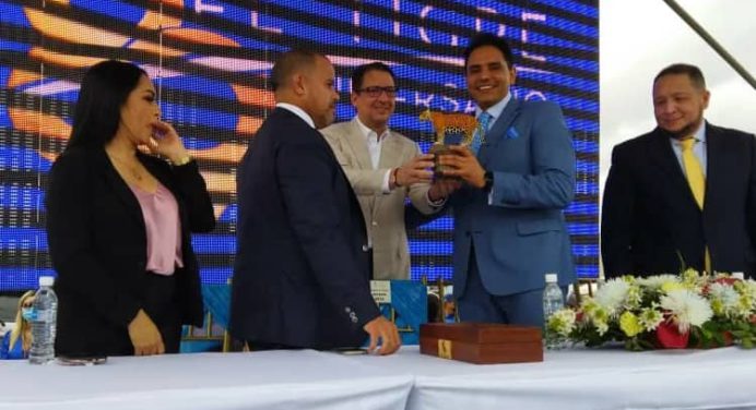 Alcalde Paraqueima entregó reconocimientos en el 89 aniversario de la ciudad de El Tigre