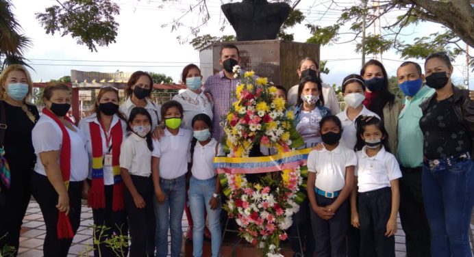 Civiles y militares rinden honores al General Ezequiel Zamora