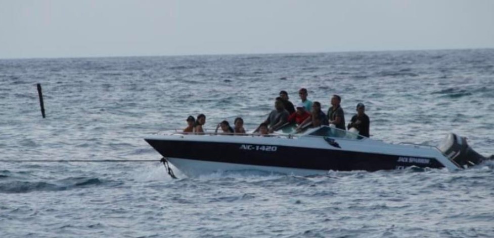 Curazao atendió el llamado de auxilio de una embarcación con 13 migrantes venezolanos