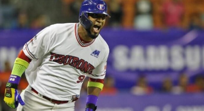 Danry Vásquez renovó con los Tiburones de La Guaira