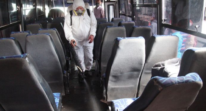 Desinfectan espacios y unidades en el Terminal de Maturín