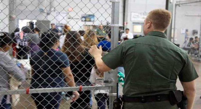 EE.UU. deportó a dos migrantes venezolanos a Colombia y espera que sean más
