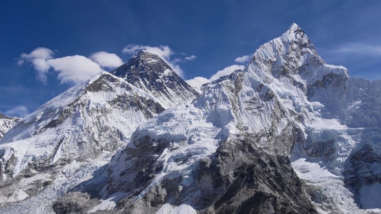 El mayor glaciar del monte Everest se derrite rápidamente