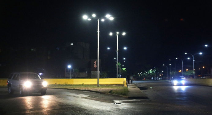 Fortalecen el alumbrado público en la avenida Raúl Leoni de Maturín