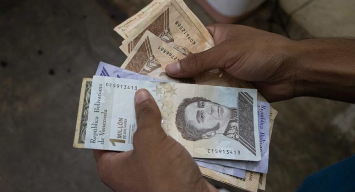Gobierno exhorta al comercio a garantizar vuelto en bolívares y en efectivo