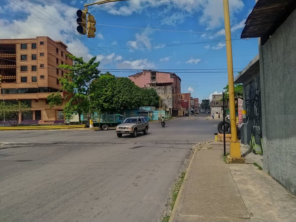 inservible asi se encuentra el semaforo al final de la calle miranda con la avenida orinoco laverdaddemonagas.com semaforo