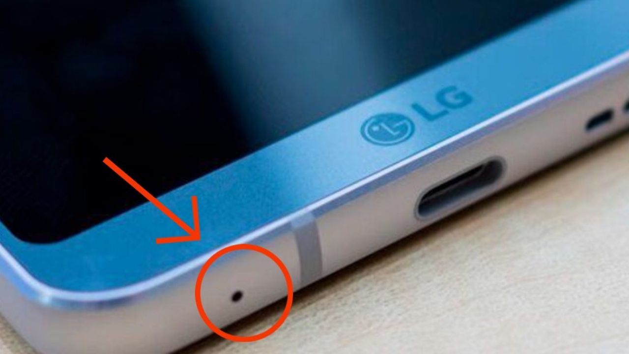 ¡Interesante! ¿Sabías para qué se usa el pequeño hueco que se ubica abajo de tu Android? 
