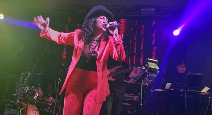 Karina: Una noche mágica llena de talento y recuerdos