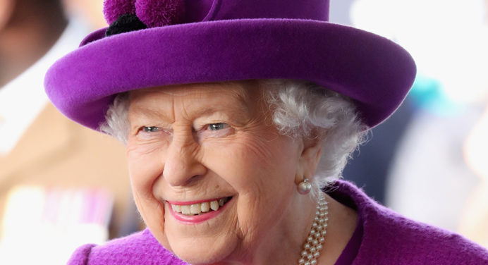 La reina Isabel II admite que tiene problemas de salud: No puedo moverme