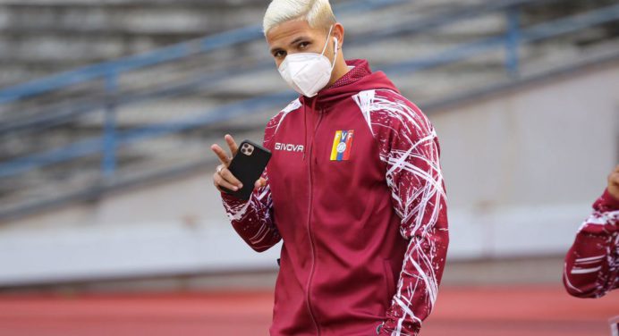 Esposa del Vinotinto Eric Ramírez está atrapada en Kiev y a punto de dar a luz