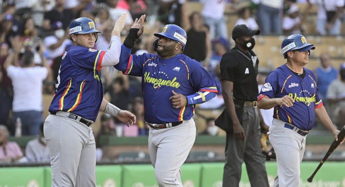 Magallanes batalló pero cayó en extrainnings con los Gigantes del Cibao