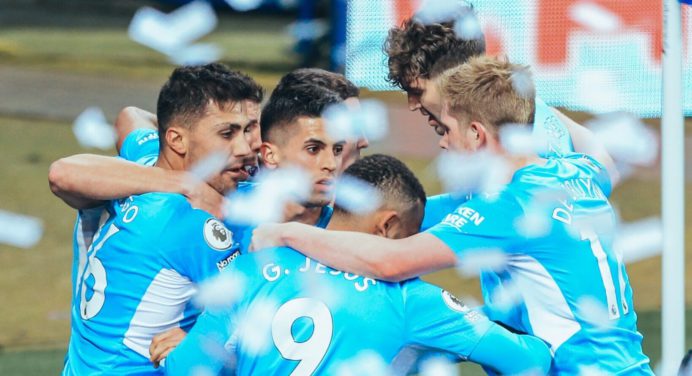 Manchester City derrotó al Everton y sigue en la cima de la Premier