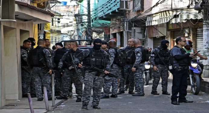 Operación policial en una favela de Río de Janeiro deja ocho muertos