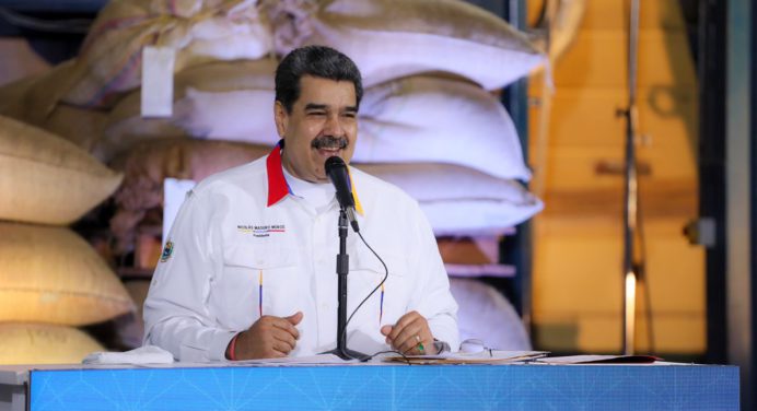 Presidente Maduro aprobó el anclaje al Petro de las cajas de ahorro