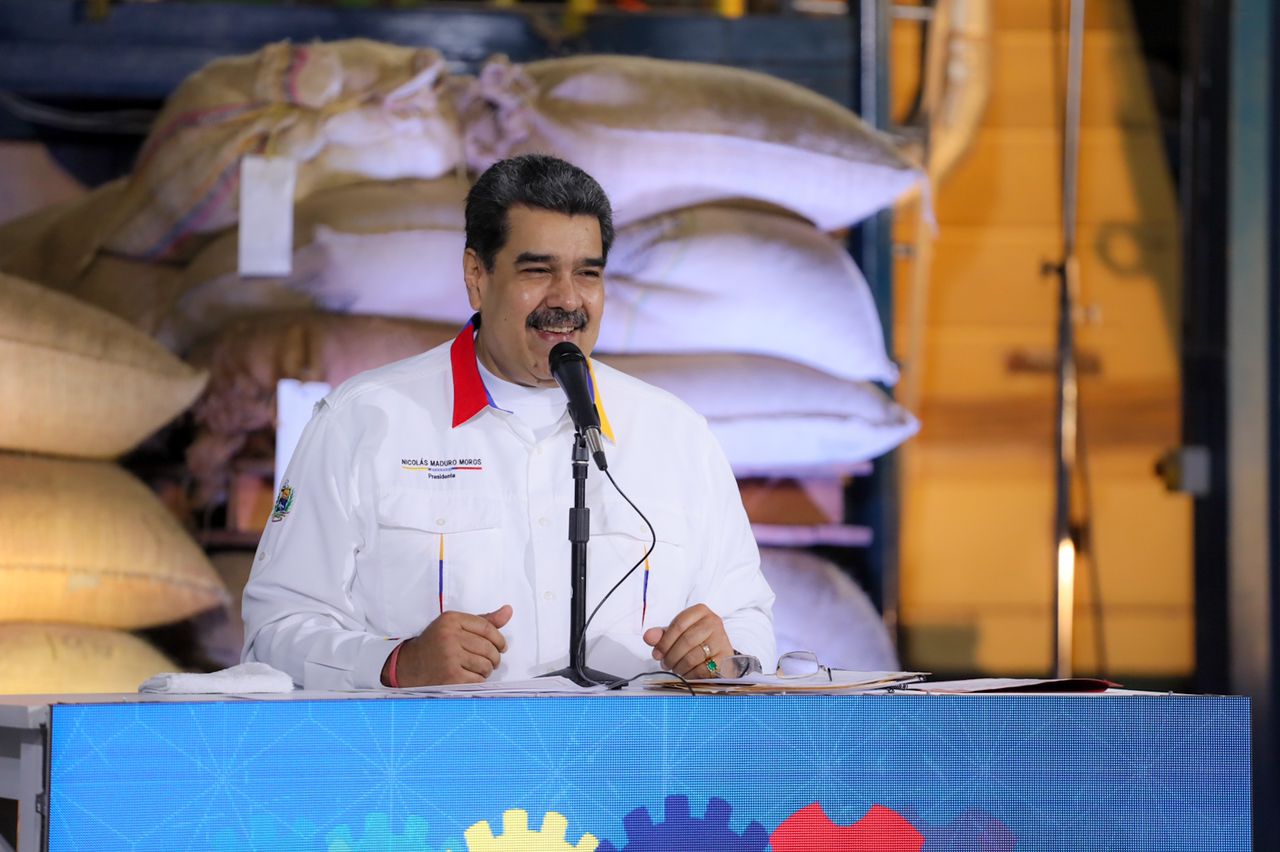 Presidente Maduro aprobó el anclaje al Petro de las cajas de ahorro