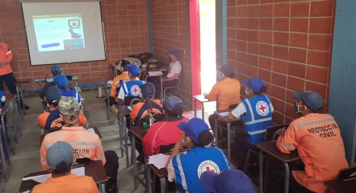 Protección Civil realiza curso de adiestramiento en Ezequiel Zamora