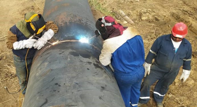 Reparan fugas de agua en Los Bajos de El Tejero