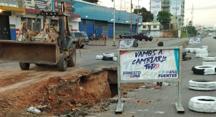 Reparan hueco en la avenida Bella Vista de Maturín