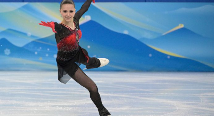 Rusa Kamila Valieva en Beijing 2022 se lució con salto cuádruple nunca visto en patinaje sobre hielo