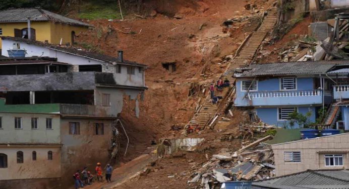 Se elevan a 120 las muertes por deslizamiento en la ciudad Petrópolis Brasil