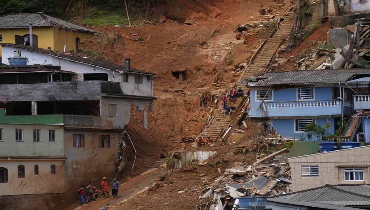 Se elevan a 120 las muertes por deslizamiento en la ciudad Petrópolis Brasil