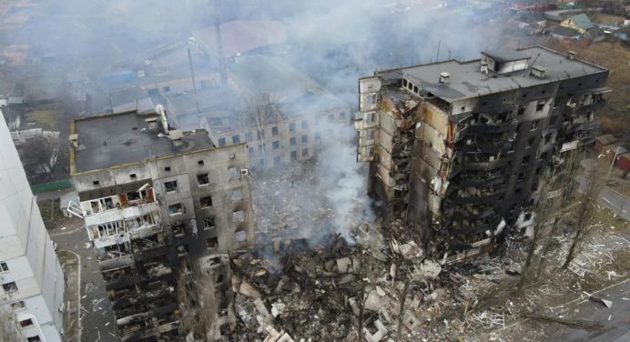 Al menos mil edificios destruidos por los bombardeos rusos en Ucrania