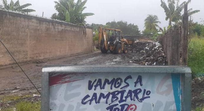 Alcaldía de Maturín despeja vialidad cubierta de basura en La Constituyente