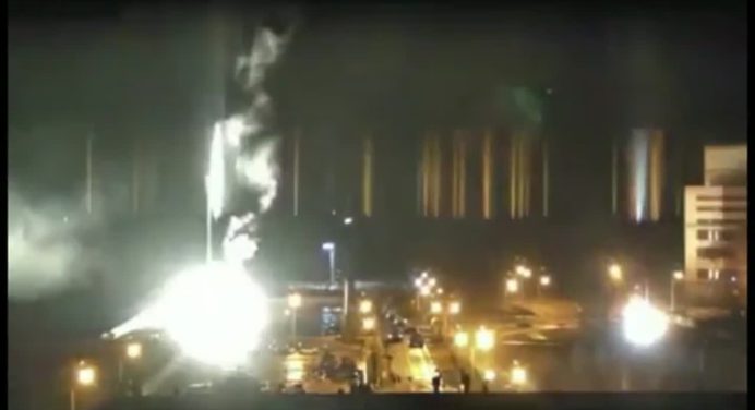 Ataque a la mayor central nuclear de Ucrania (Video)
