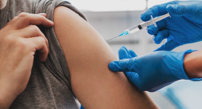 Austria suspende vacunación obligatoria contra el covid-19