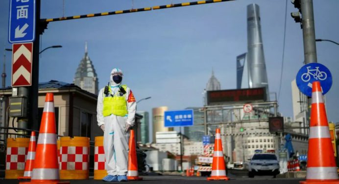 China: Shanghái vuelve al confinamiento por rebrote de Covid-19