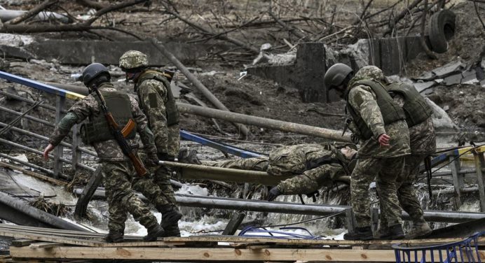 Cuatro muertos y seis heridos en bombardeo cerca de ciudad de Ucrania de Lugansk