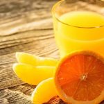Delicioso jugo de naranja y piña