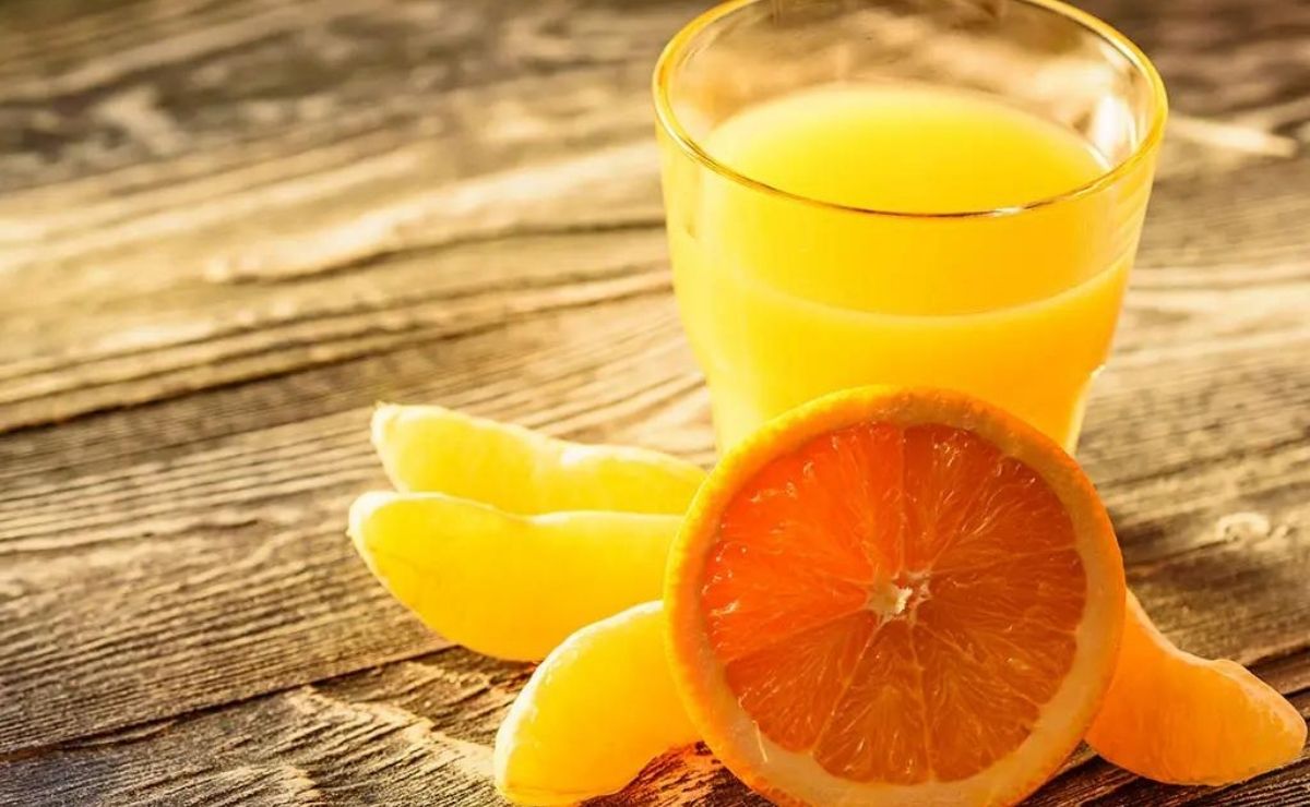 Delicioso jugo de naranja y piña