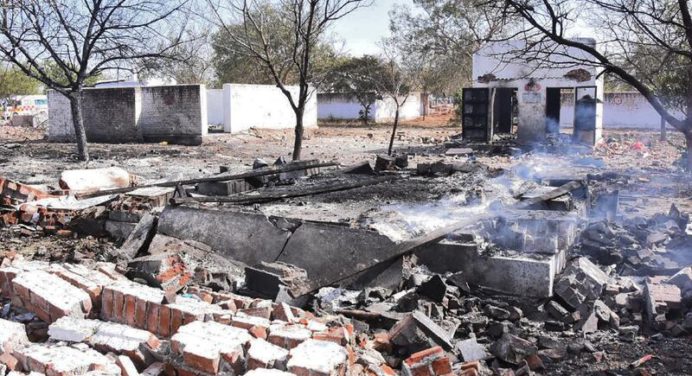 Explosión en fábrica clandestina en la India deja 11 muertos