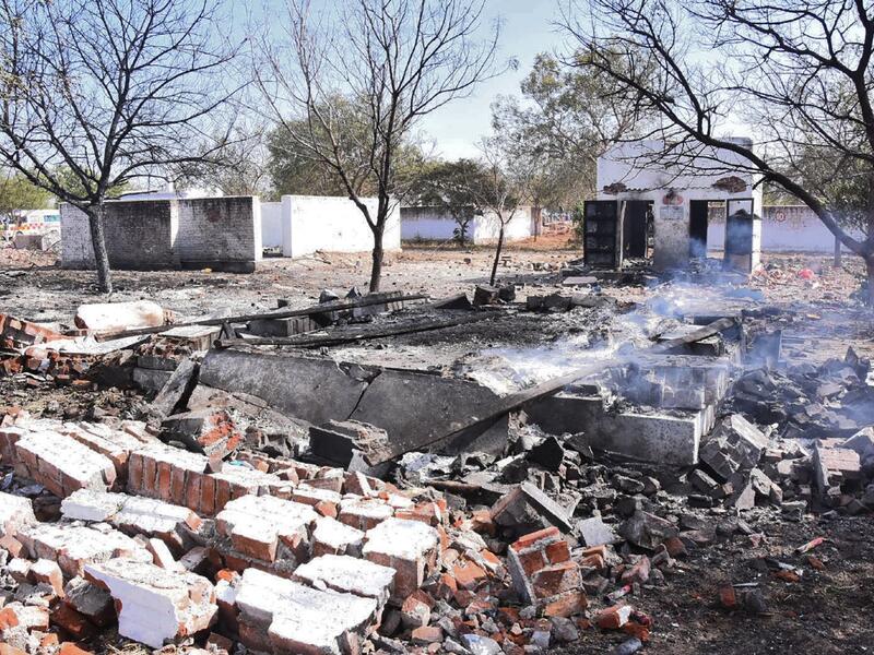 Explosión en fábrica clandestina en la India deja 11 muertos