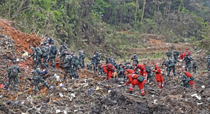 Hallan cajas negras del avión siniestrado en el sur de China