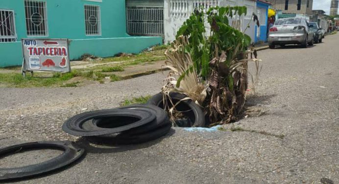 Hueco en calle Junín con Barreto pone en peligro vehículos