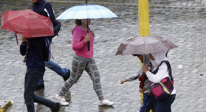 Fuertes lluvias en varios estados venezolanos