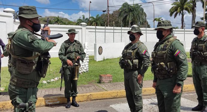 M/G Félix Osorio realiza visita institucional a las instalaciones de la 32 Brigada de Caribe