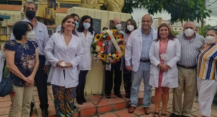 Médicos celebran su día reactivando el centro educativo Candelaria Aguilar