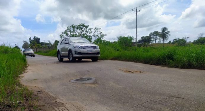 ¡Hundido! Así se encuentra tramo de la vía hacia Viboral en Maturín