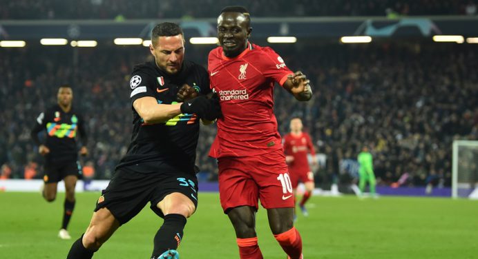 Liverpool cayó ante el Inter pero avanzó en la Champions League