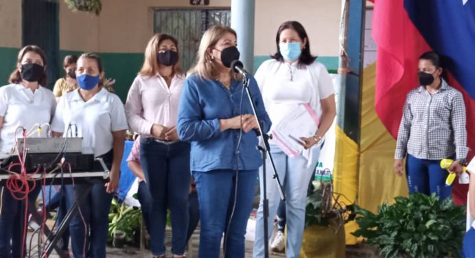 Ministra de Educación confirma asistencia a las aulas de clases en todos los niveles