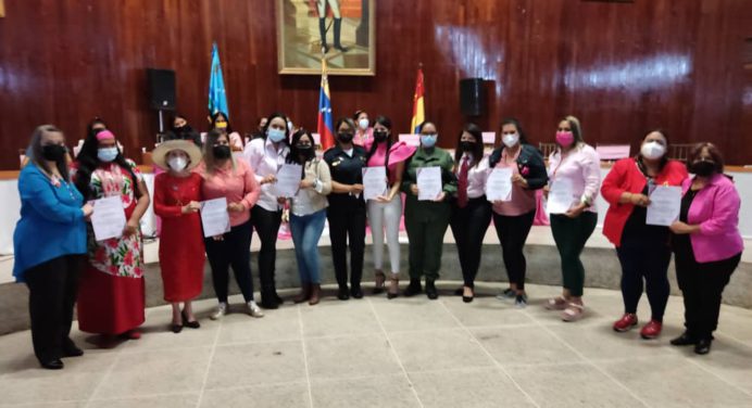 Mujeres en su día fueron homenajeadas durante sesión especial parlamentaria