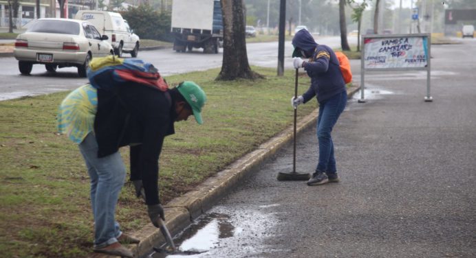 Municipalidad ejecuta mantenimiento en la avenida Raúl Leoni de Maturín